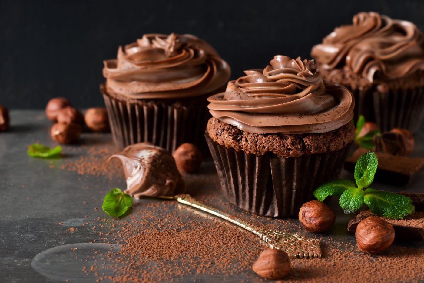 Chocolade cupcakes met chocoladetopping, gebakken met VadiEggs